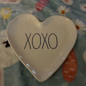 NEW RAE DUNN Heart-Shaped XOXO Dish